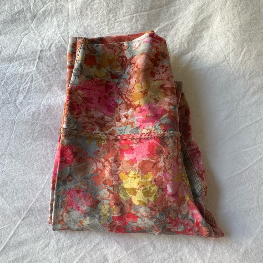 New without tags lululemon floral aligns